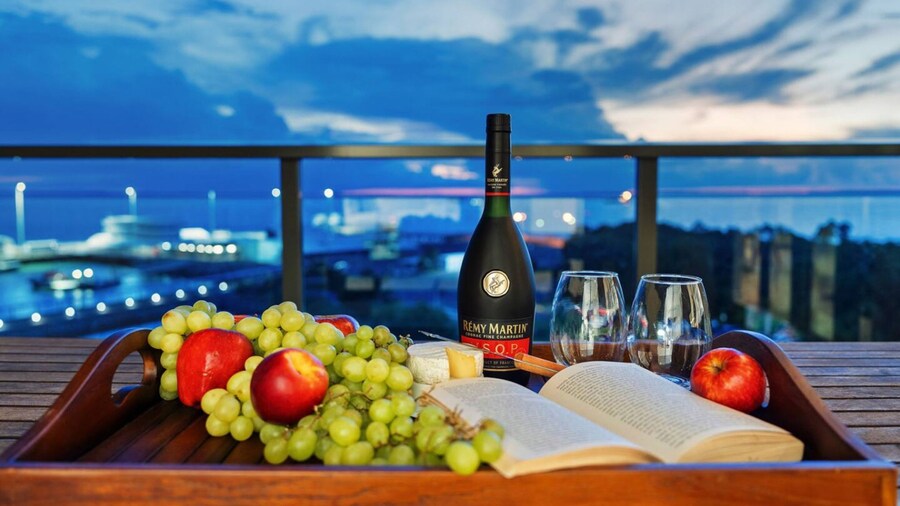 Zen By The Sea Pool - Balcony Dining - Seaview