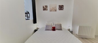 Beautiful, quiet apartment 5 minutes from Place Stan!