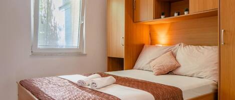 Apartment (Two Bedroom Apartment 4) | 8 bedrooms, cots/infant beds, free WiFi