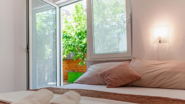 아파트 (Two Bedroom Apartment 1)