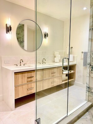 Hair dryer, towels, toilet paper - LUXURY SKI CHALET IN THE FOREST (The blue mountains)