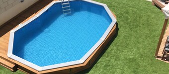 Complete villa with garden, pool and garage in a quiet location very close to the beach.