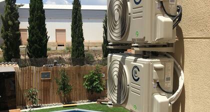 Complete villa with garden, pool and garage in a quiet location very close to the beach.