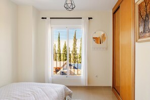 4 bedrooms, free WiFi, bed sheets