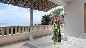 Apartment (Two Bedroom Apartment 2) | Terrace/patio