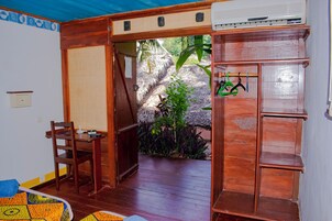 Caja de seguridad en la habitación, cortinas blackout y wifi gratis 