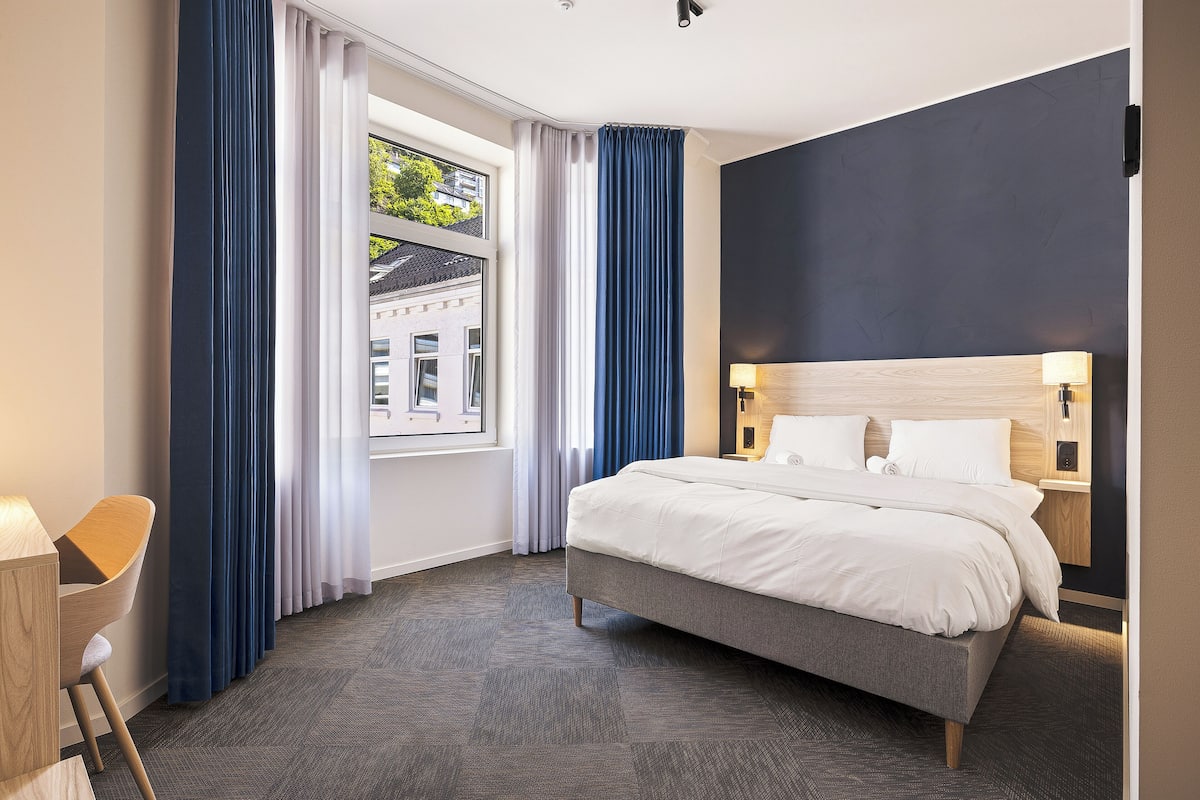 Desk, free WiFi, bed sheets