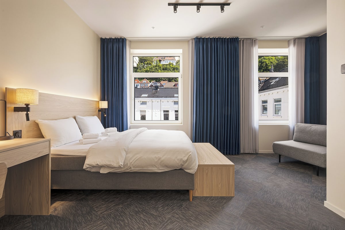 Deluxe Double Room | Desk, free WiFi, bed sheets