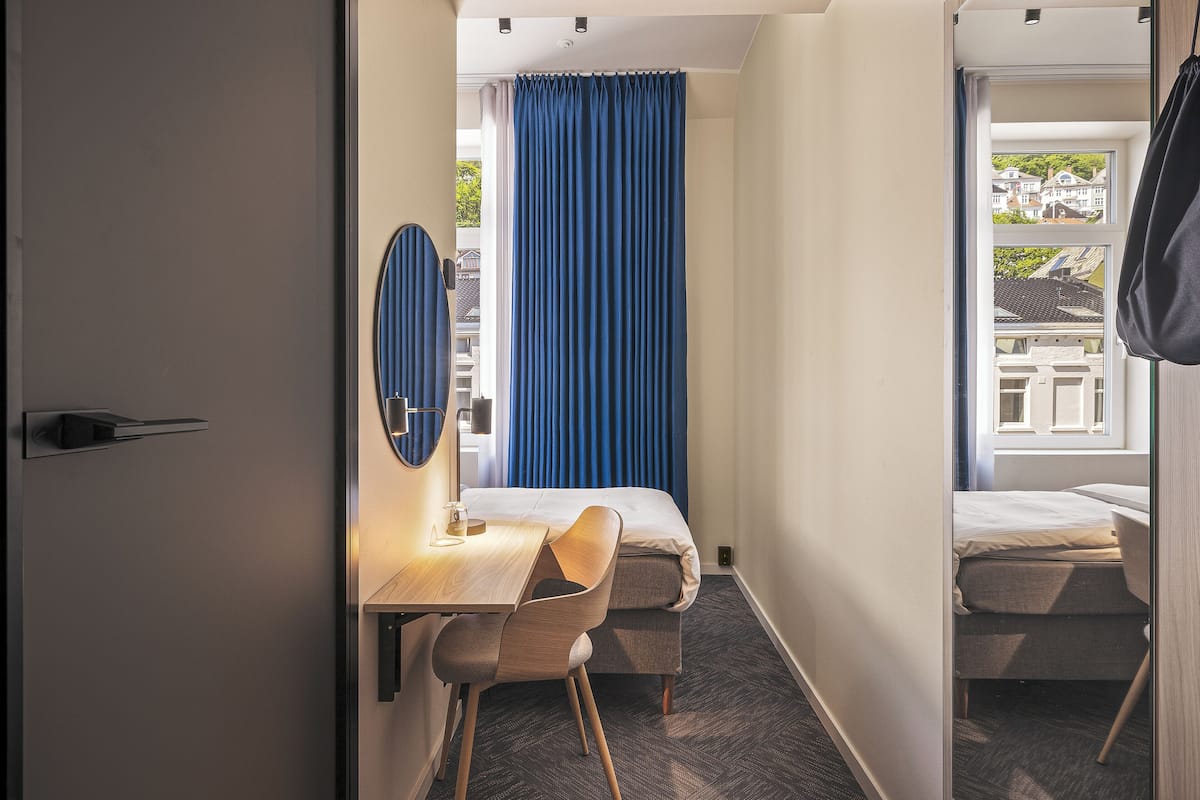 Single Room | Desk, free WiFi, bed sheets