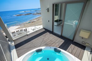 Down comforters, soundproofing, free WiFi, bed sheets - BEACH TERRACE KUSHIMOTO (Kushimoto)