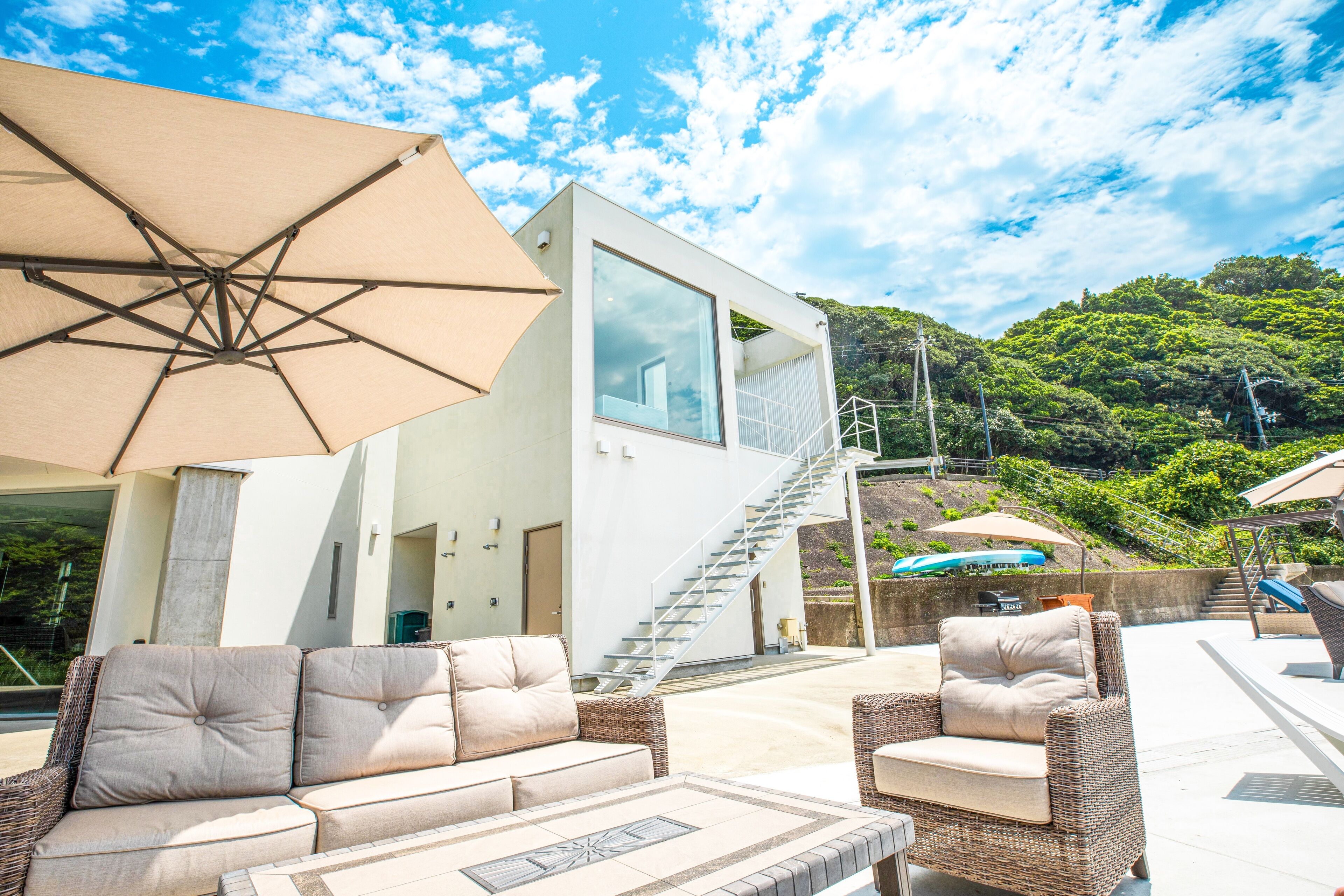 高級寝具、羽毛の掛け布団、防音設備、WiFi (無料)