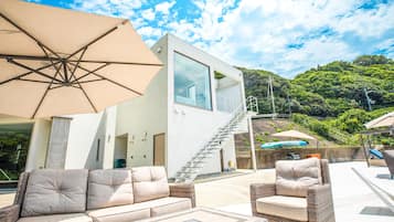 Premium bedding, down duvets, soundproofing, free WiFi