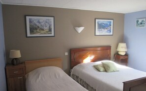 6 quartos, ferros/tábuas de passar roupa, Wi-Fi