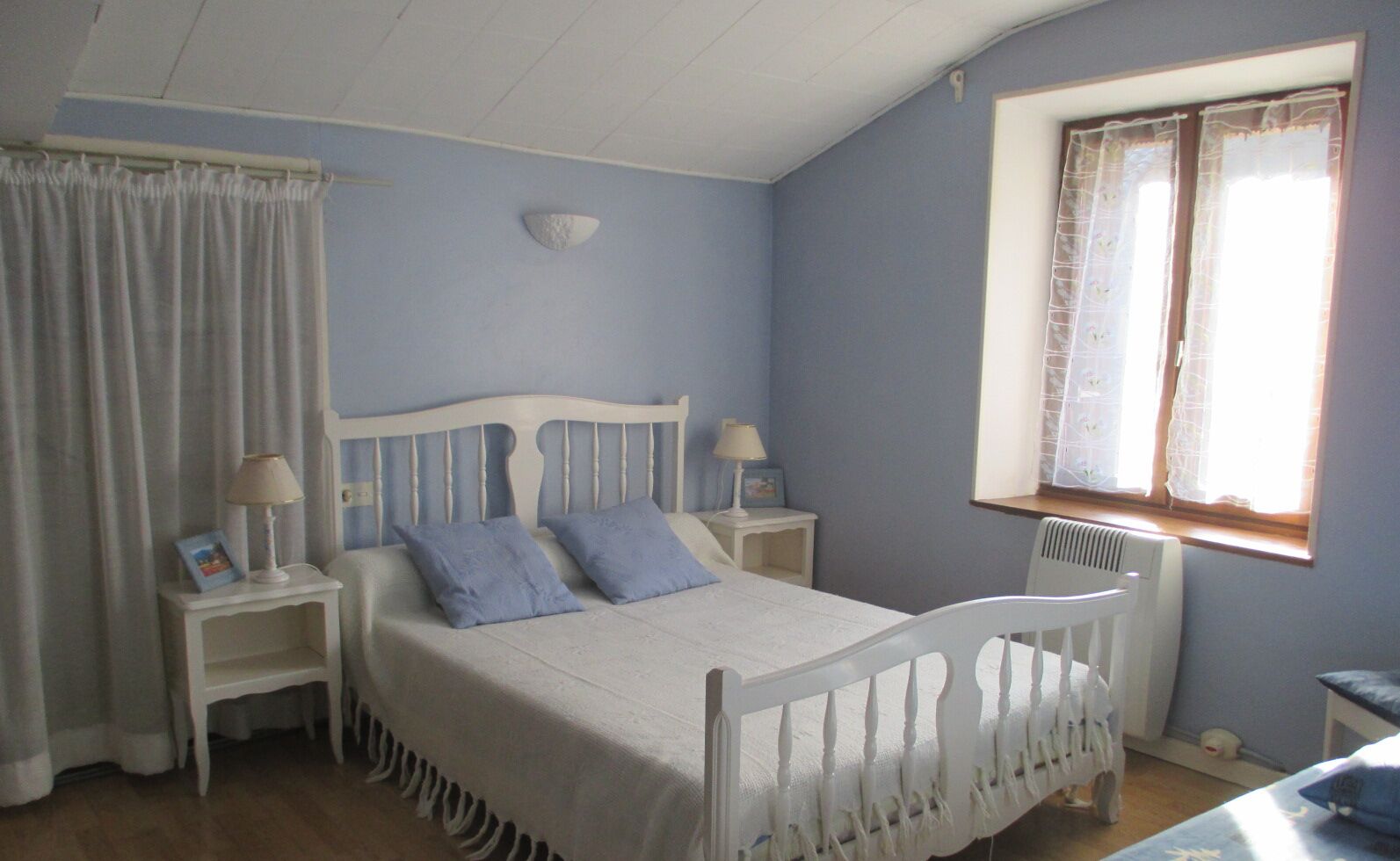 6 habitaciones, tabla de planchar con plancha y wifi 