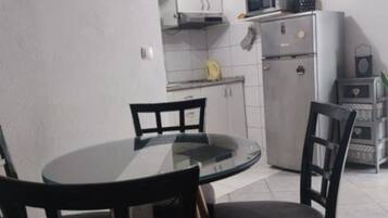 Apartment (One Bedroom Apartment 2) | Dining room