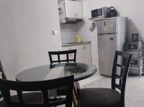 Apartment (One Bedroom Apartment 2) | Ruang makan
