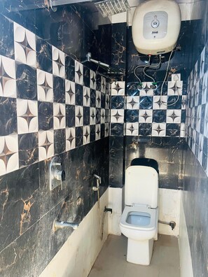 Bathroom - Malviya inn (New Delhi)