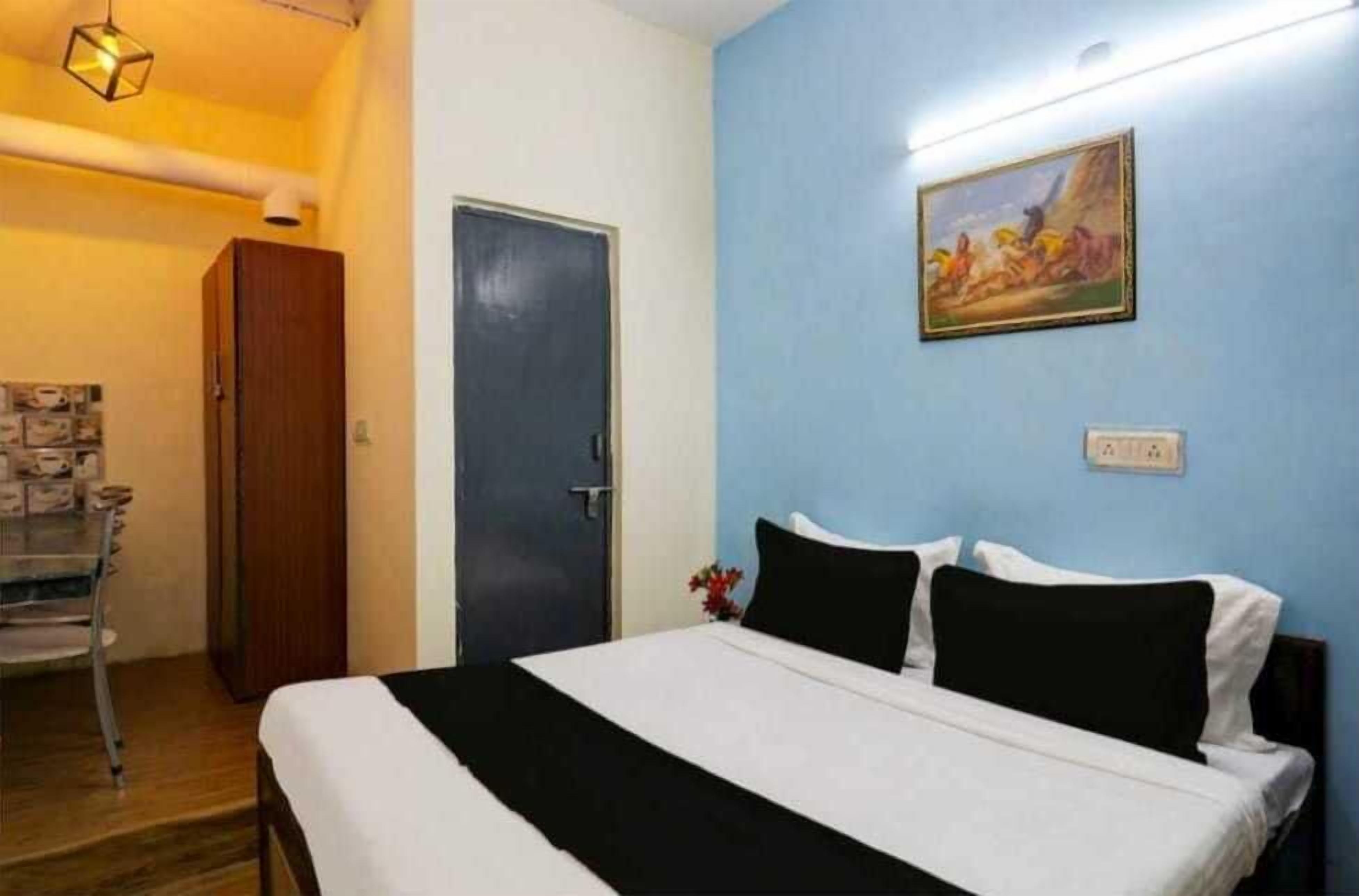 Double Room | Desk, laptop workspace, soundproofing