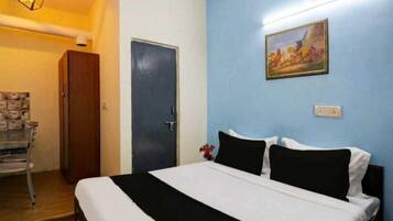 Double Room | Desk, laptop workspace, soundproofing