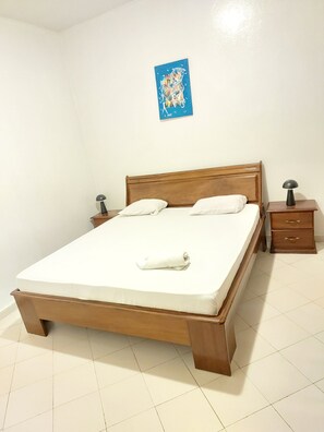 1 chambre, bureau, fer et planche à repasser, Wi-Fi gratuit