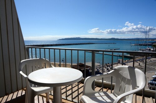 Studio in Spain With Beachfront & Pool Access