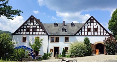 Overnight stay in a historic manor house, Franconian Switzerland, near the Obernsees thermal spa 