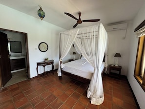 4 habitaciones, escritorio, tabla de planchar con plancha y wifi gratis 