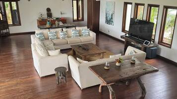 Smart TV, table tennis, books, stereo