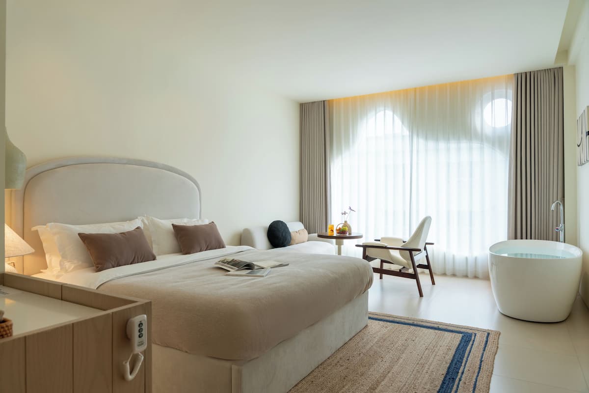 Comfort Double Room | Soundproofing, free WiFi, bed sheets
