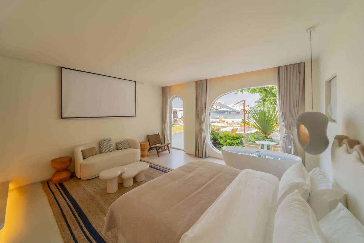 Superior Double Room | Soundproofing, free WiFi, bed sheets