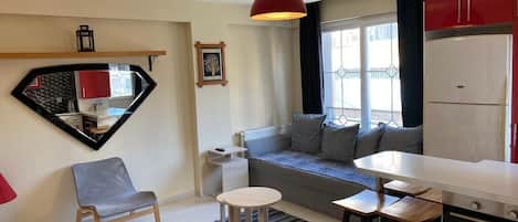 Deluxe Suite, City View | 1 bilik tidur, cadar kapas Mesir, peralatan tempat tidur premium