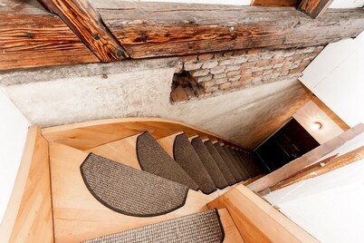 Authentic & Charming Loft-directly in the center