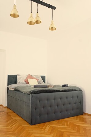 2 bedrooms, WiFi, bed sheets - Cozy Vienna Apartment 5 Minutes from Hauptbahnhof (Wien)