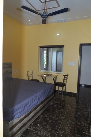 Deluxe Double Room | Free WiFi - Hotel Vatika And Rooftop Restaurant (Lalkuwa)
