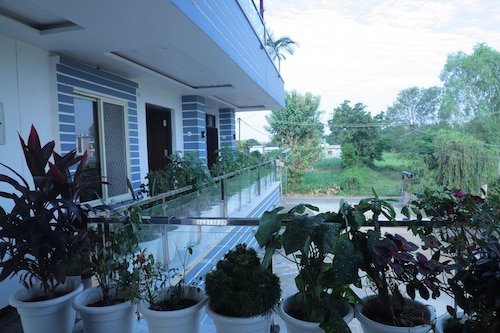 Hotel Vatika And Rooftop Restaurant