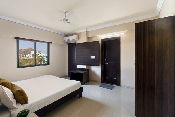 3 bedrooms, desk, laptop workspace, free WiFi