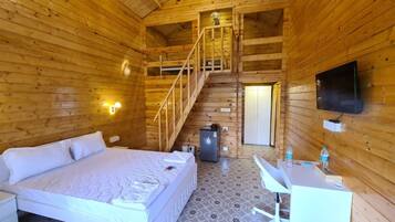 Luxury Cottage, 1 Bedroom | Desk, laptop workspace, free WiFi