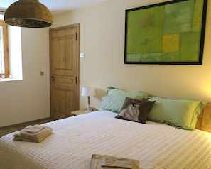 7 chambres, fer et planche à repasser, Wi-Fi, draps fournis