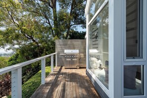 Terrace/patio - Ridgedale Cottage, Bayview. The perfect romantic retreat! (Bayview)