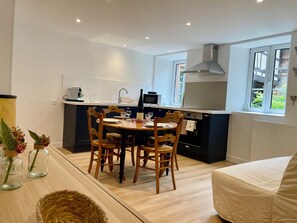 Private kitchen - Renovated country gite: Les glycines d'Offwiller (Offwiller)