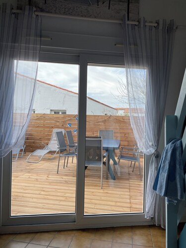 House 200 m from the beach with shared pool