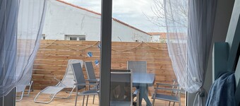 House 200 m from the beach with shared pool