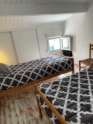 2 chambres, fer et planche à repasser