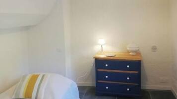 3 Schlafzimmer, Schreibtisch, Bügeleisen/Bügelbrett, Reisekinderbett