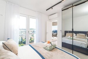 2 chambres, fer et planche à repasser, Wi-Fi, draps fournis