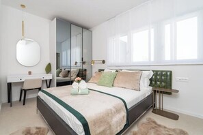 4 chambres, fer et planche à repasser, Wi-Fi, draps fournis