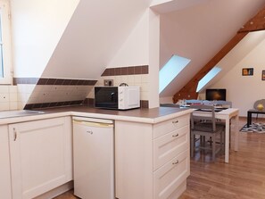 Kühlschrank, Mikrowelle, Ofen