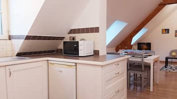 Fridge, microwave, oven