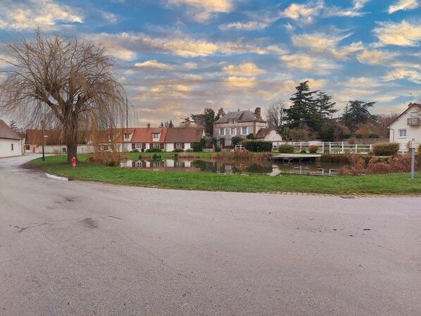 Property grounds - Cozy renovated apartment near Chartres (Le Boullay-Thierry)