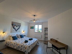 3 bedrooms, free WiFi, bed sheets - Large home for 10 with nordic bath and games near the Vosges (Fremifontaine)
